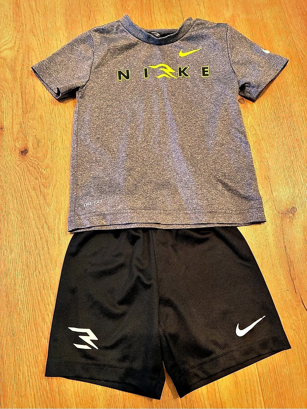 Nike Boys Size 4T Dri-FIT Set